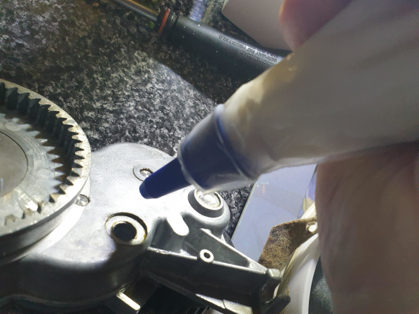 Kenwood gearbox repair - greasing